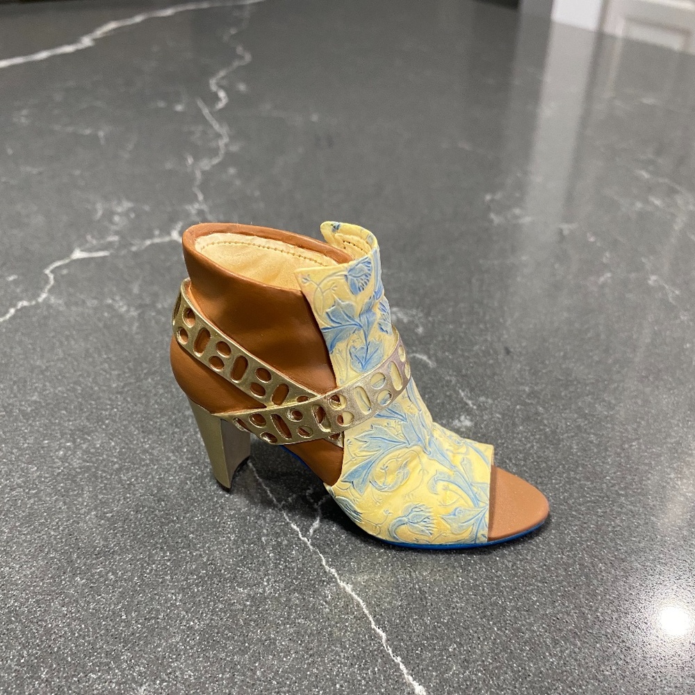 Just the Right Shoes "Zapata"